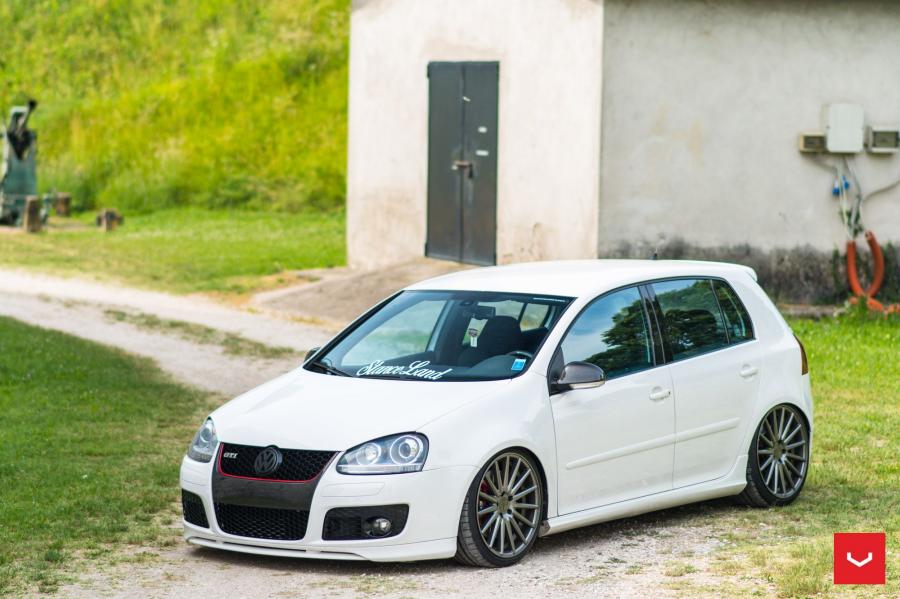  Volkswagen Golf GTI on Vossen Wheels (VFS2) 2017 года  (фото 18 из 28)